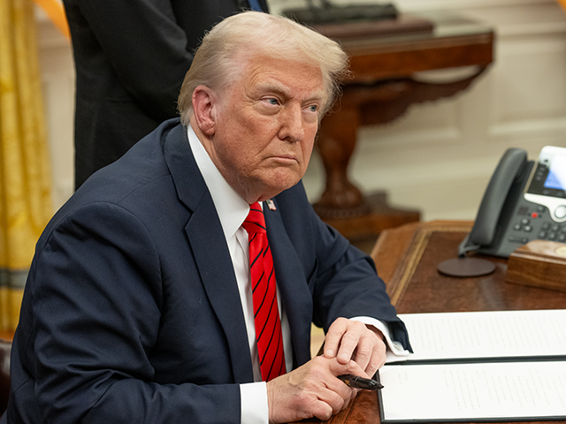 spc-djt-flickr President Donald Trump signs Executive Orders, Monday, February 10, 2025, in the Oval Offi