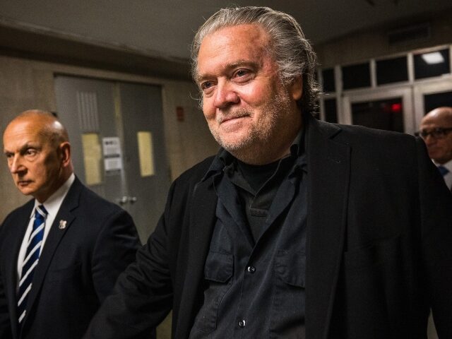 steve-bannon-flashes-a-smile-640x480-1 Steve Bannon flashes a smile