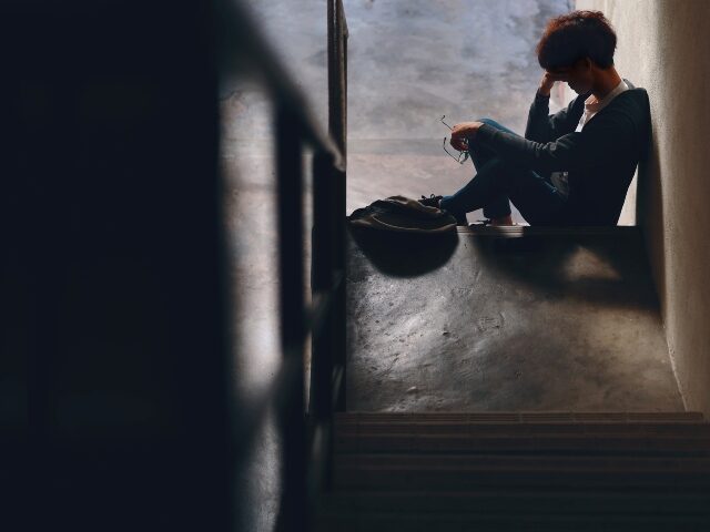 teen-upset-by-smartphone-messages-640x480-1 Teen upset by smartphone messages