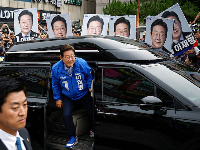 Candidates Campaign In Seoul Ahead Of South Korea Election SEONGNAM, SOUTH KOREA - JUNE 02: Lee Jae-myung, the presidential candidate of the Democrat