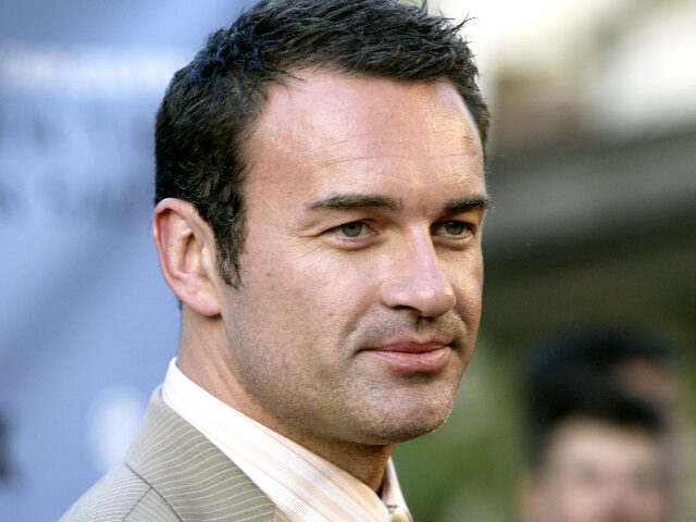 JulianMcMahon Julian McMahon during "Nip/Tuck Season 2" Premiere - Red Carpet at Paramount The